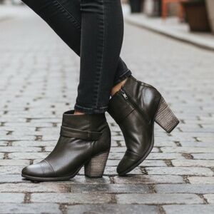 RAG & BONE Size 39.5 9 Black Leather Booties Gray Block Heel R $495